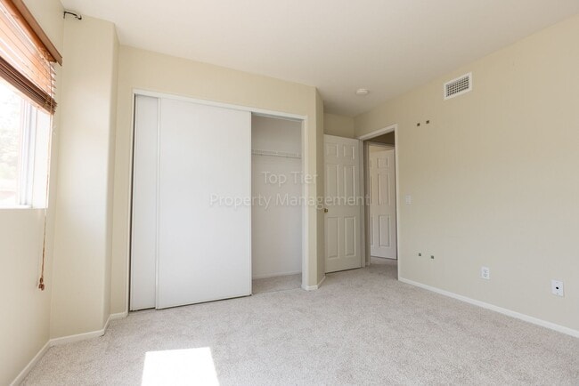 Building Photo - Beautiful home in Sunset Glen with 4 bedrooms 2.5 bath, 1726 Sq Ft available NOW