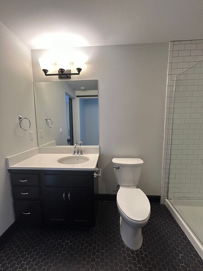 Building Photo - LEASE SPECIAL! HALF OFF FIRST FULL MONTH! Historic and Upscale 1 Bedroom 1 Bathroom Downtown