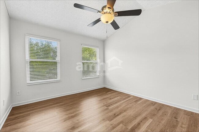 Building Photo - 2044 Woodmere Ct