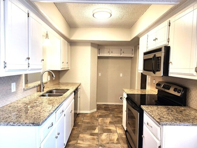 Building Photo - 3 Bed 2 Bath Home-Choctaw Trails Sec I Addition