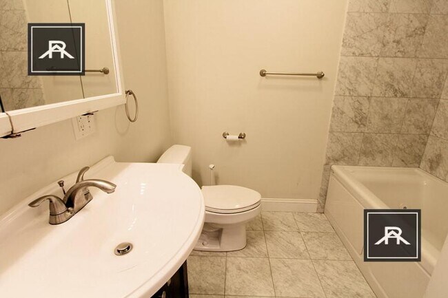 Building Photo - 3 bedroom in Brookline MA 02446