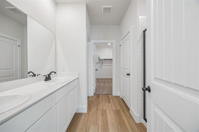 Building Photo - 2900 Woodbrook Dr