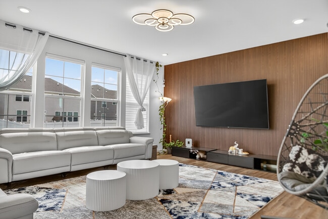 Building Photo - 395 S Pointe Ave