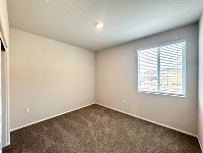 Building Photo - MOVE IN SPECIAL! $1000 off 1st month rent if you move in the month of January! Spacious 4 Bedroom...