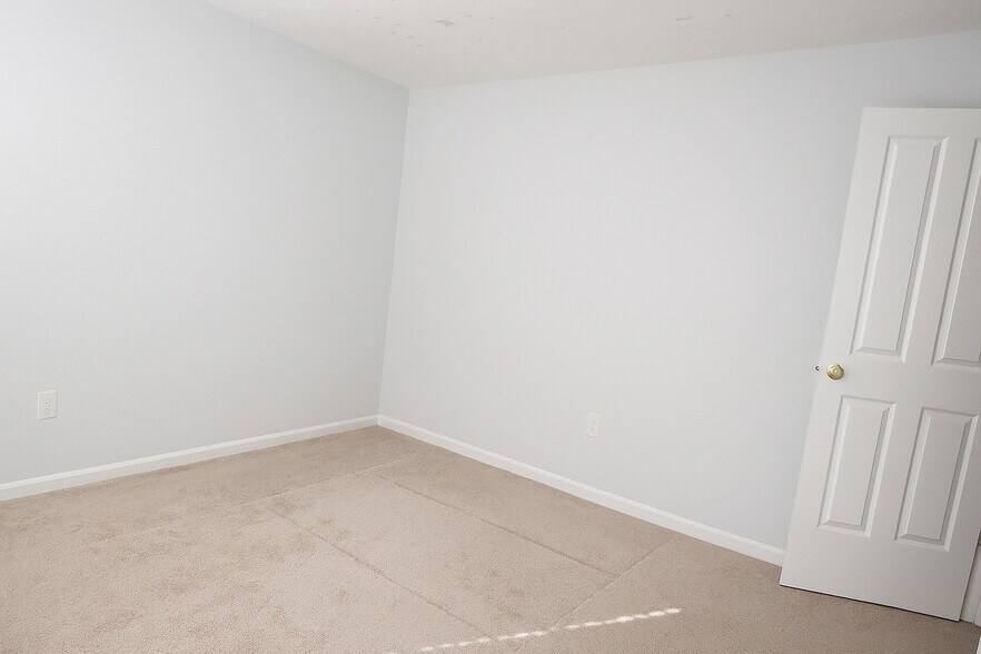 Building Photo - 6 Pepperbush Court