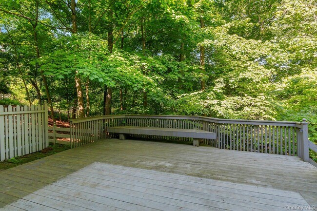 Building Photo - 102 Boulder Ridge Rd