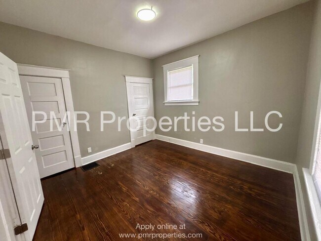Building Photo - 2 Bedrooms / 1 Bathroom House