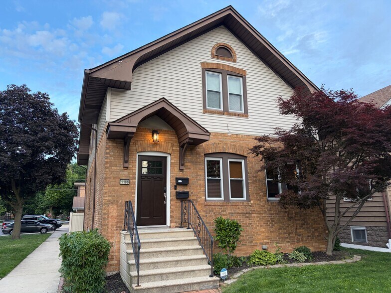 Building Photo - 1100 Elgin Ave