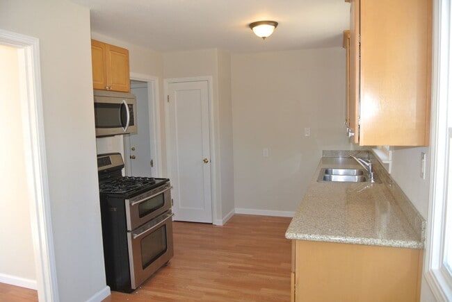 Building Photo - **COMING SOON** Adorable 2 Bedroom, 1 Bath...