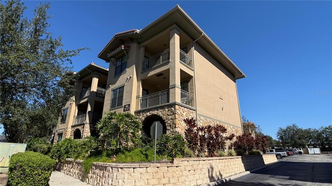 Building Photo - 901 Charo Pkwy