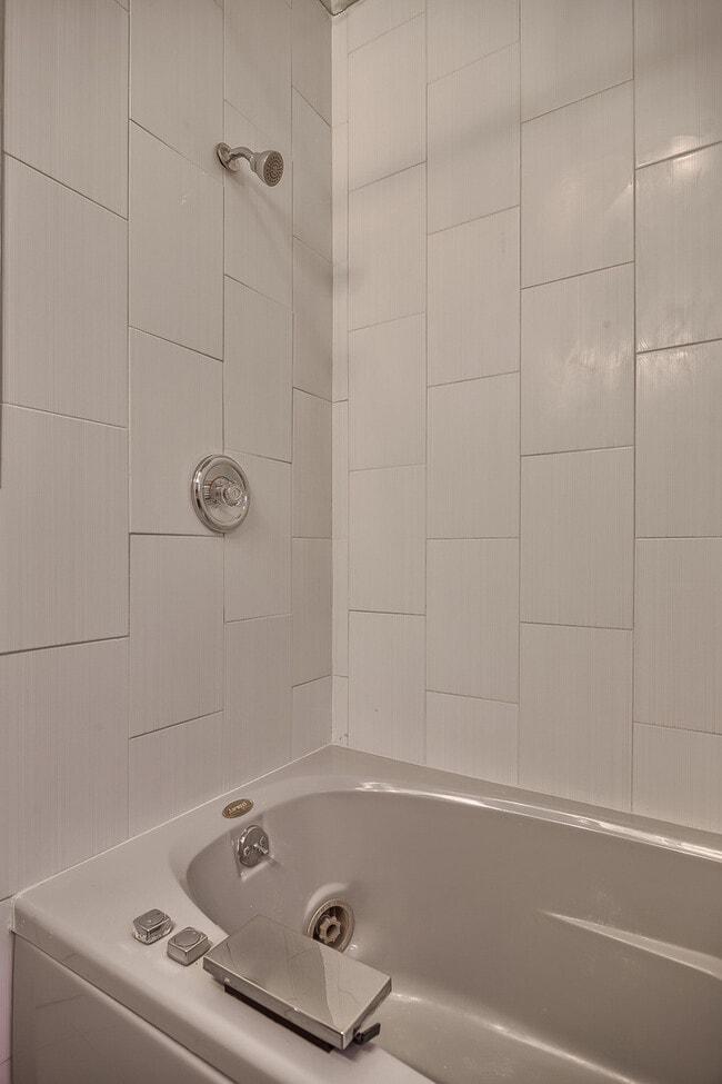 Building Photo - (201) 7230-32 Forsyth Blvd