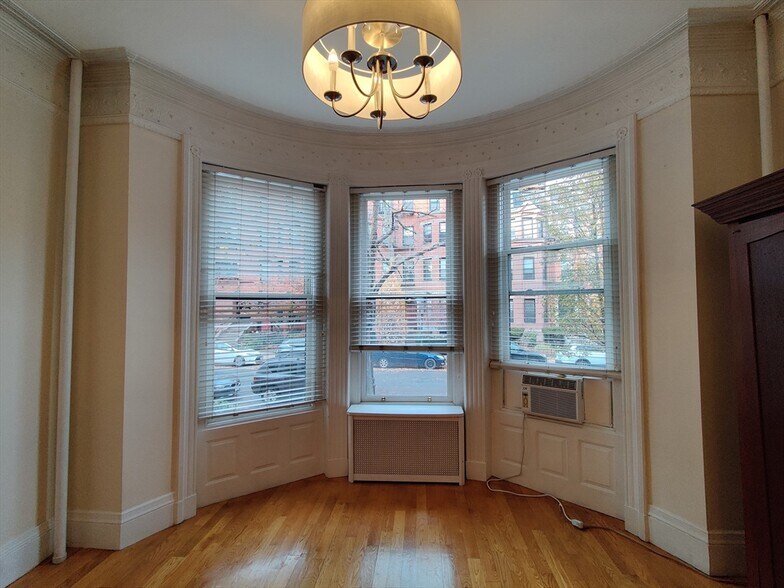 Building Photo - 394 Marlborough St
