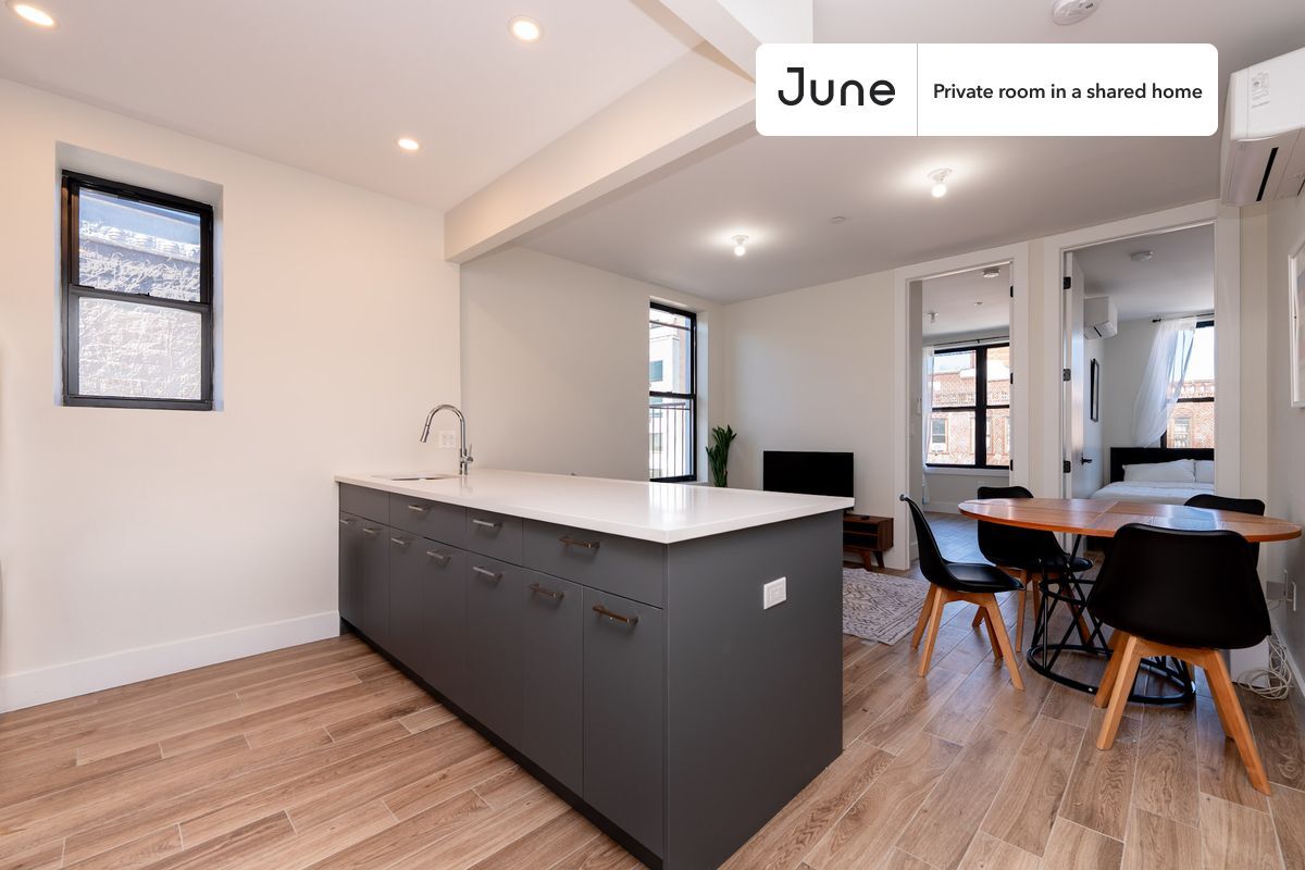 Building Photo - Private bedroom in 2 bed/2 bath Home