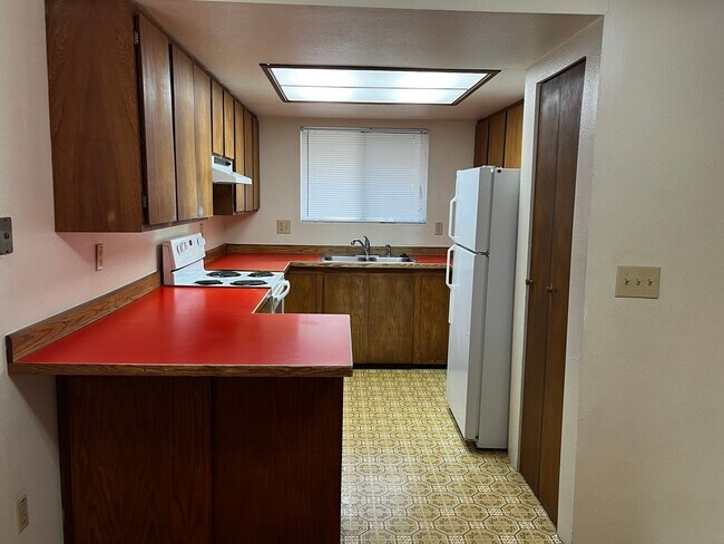 Building Photo - 1110 Shorewood Dr