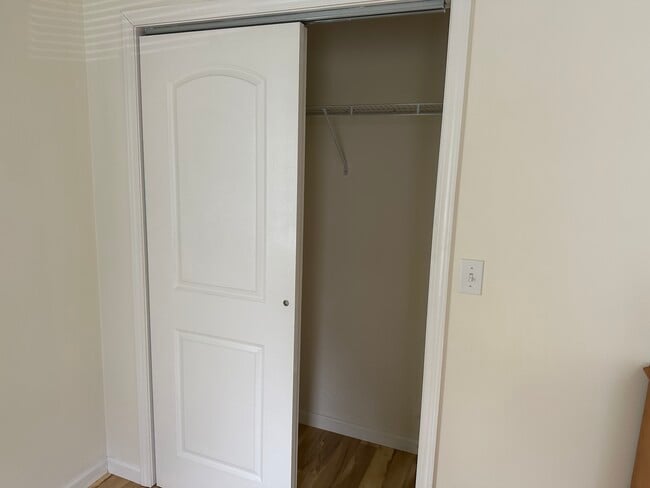 Building Photo - 175 Kendall Ave