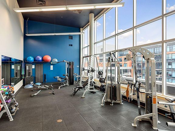 Building Photo - 215 10th Ave S