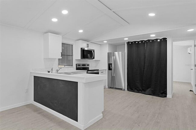 Building Photo - 33514 Luana Ct