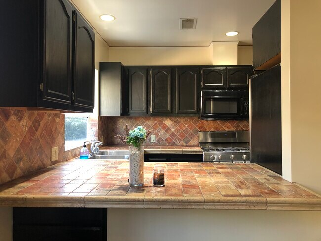 Building Photo - 1430 S Orange Dr