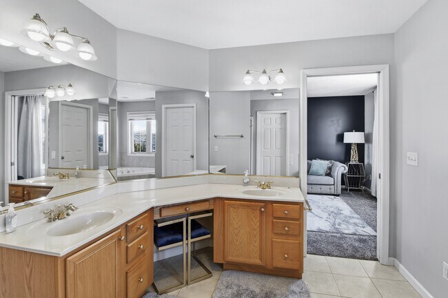 Building Photo - 2950 E Stone Creek Blvd