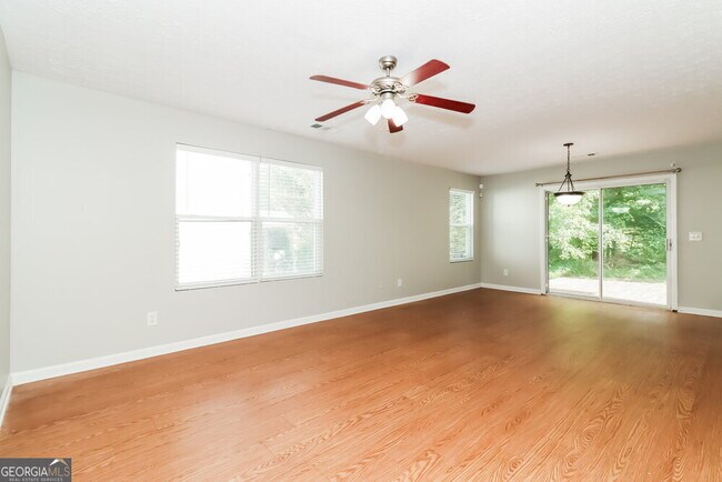 Building Photo - 165 Nacoochee Way