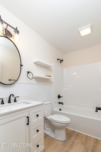 Building Photo - 205 Kingwood Rd