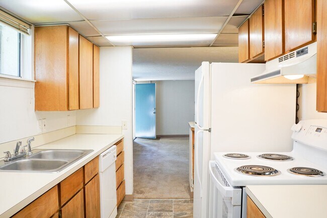 Building Photo - Great NW Location: Spacious 1 Bedroom Ready Now!