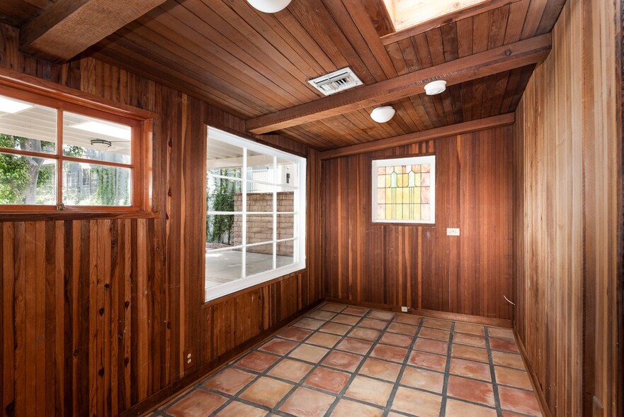 Building Photo - 14842 Morrison St