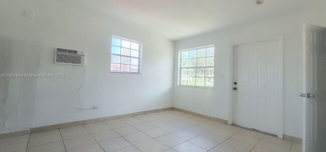 Building Photo - 2332 NW 14th Ct