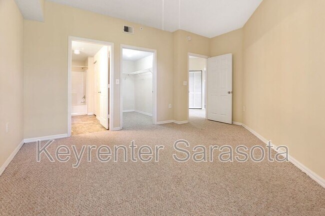 Building Photo - 5500 Bentgrass Dr