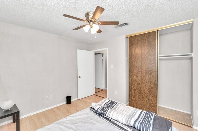 Building Photo - 5837 W Sunforest Dr