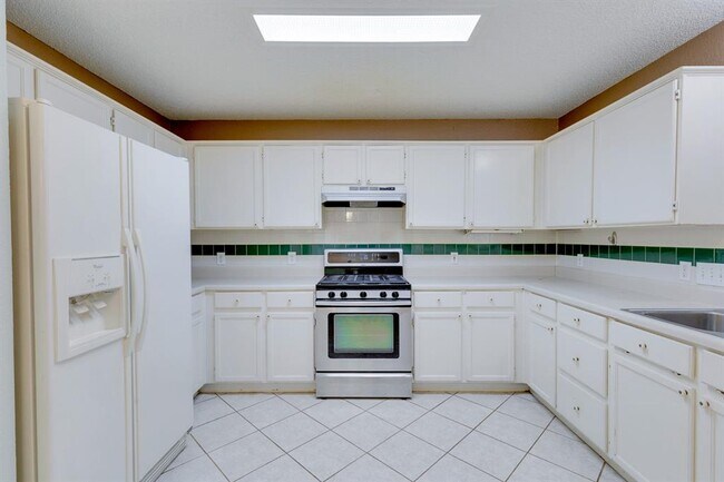 Building Photo - 1807 Timber Ridge Dr