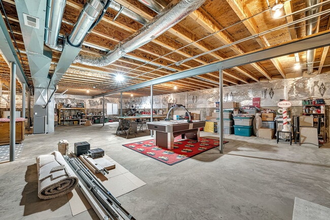 Building Photo - 814 Glory Ct