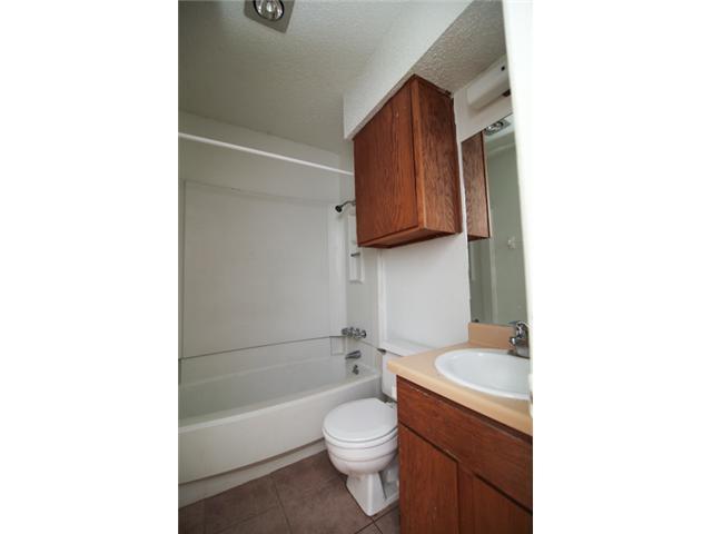 Building Photo - Spacious 3 Bedroom, 2 Bath Duplex in Prime...