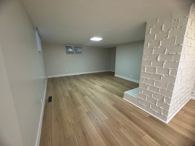 Building Photo - 523 E Benbow St
