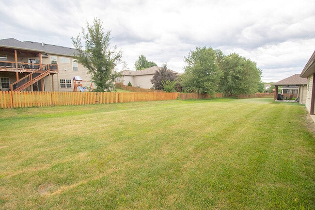 Building Photo - 7002 Madison Creek Dr
