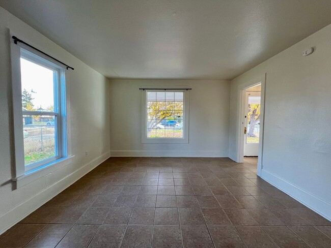 Building Photo - Non refundable and security deposit total:...