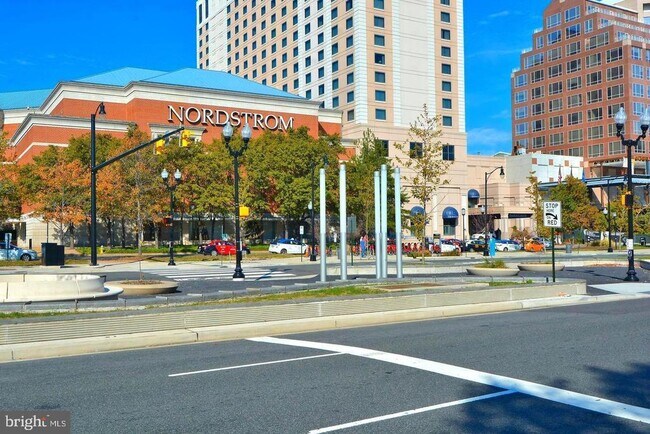 Building Photo - 1200 S Arlington Ridge Rd