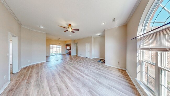 Building Photo - 5005 David Dr