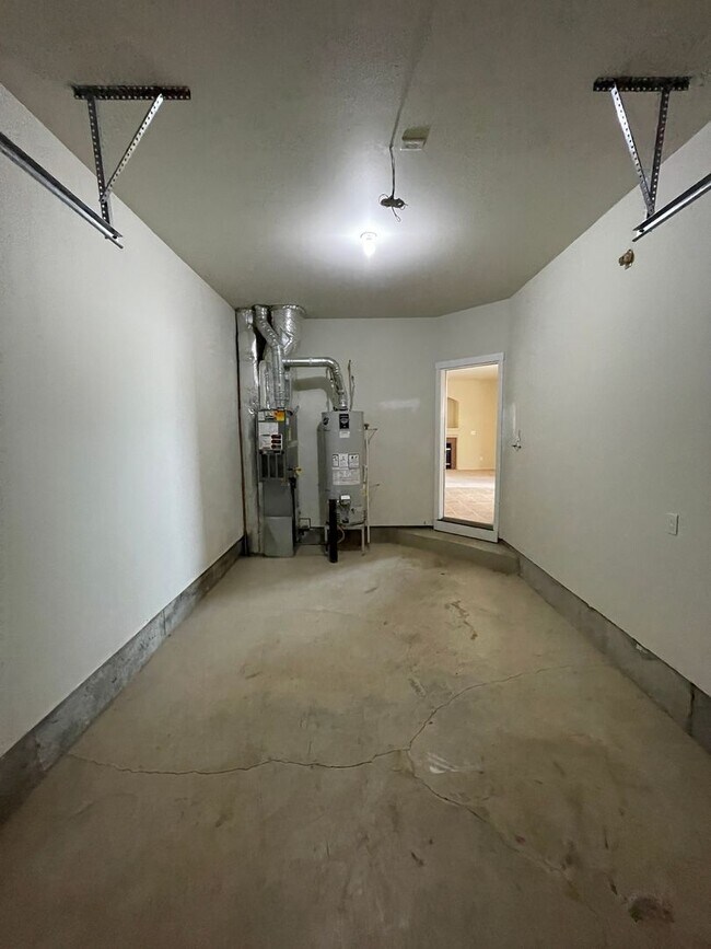 Building Photo - 232