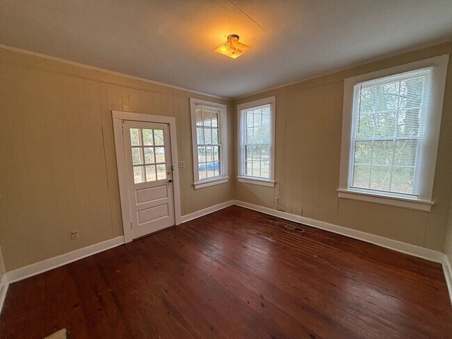 Building Photo - Located On Forrest Road!!