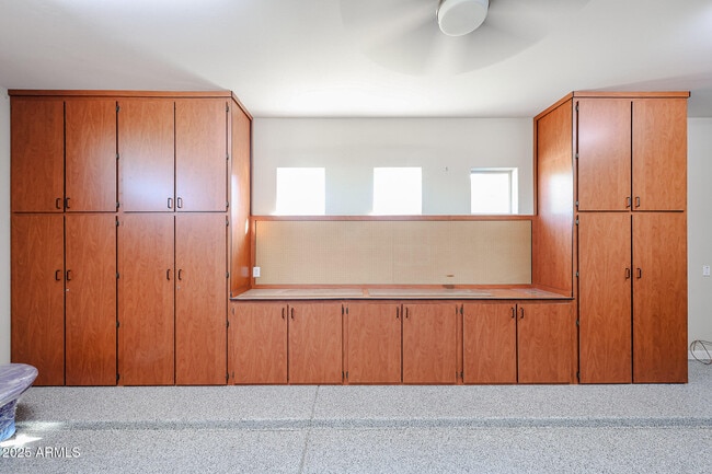 Building Photo - 6327 E Dixileta Dr