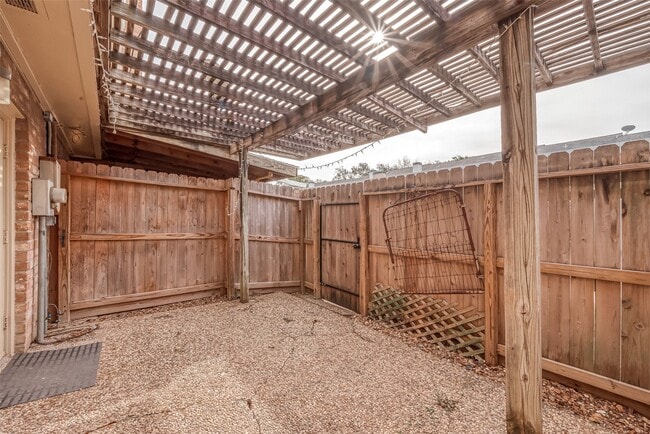 Building Photo - 10217 Longmont Dr