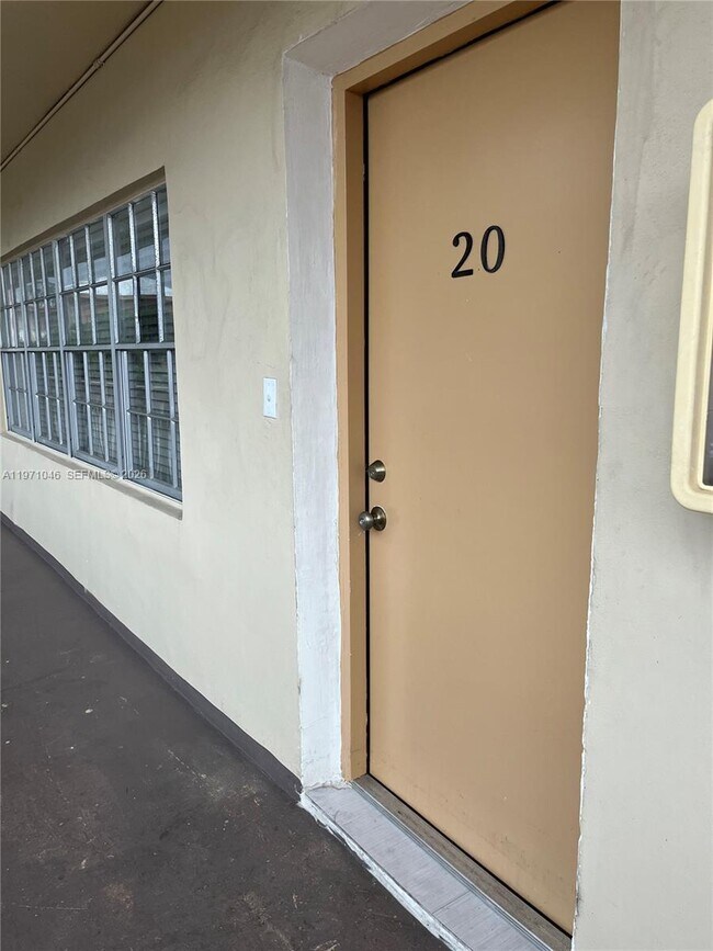 Building Photo - 11855 NE 19th Dr