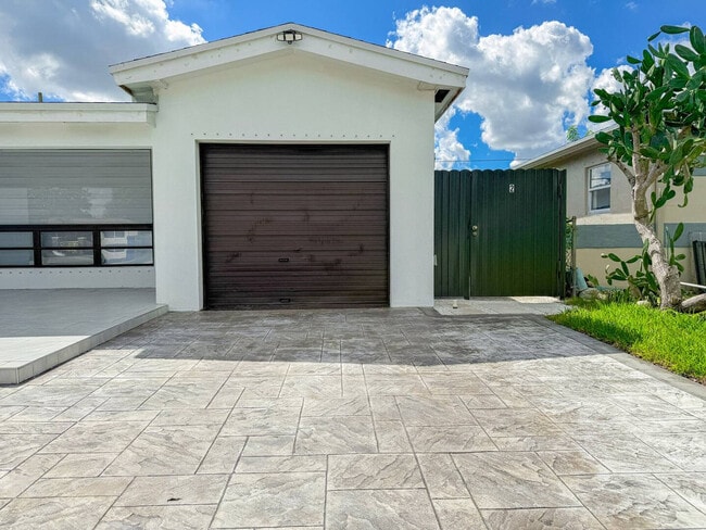 Building Photo - 7904 Juniper St