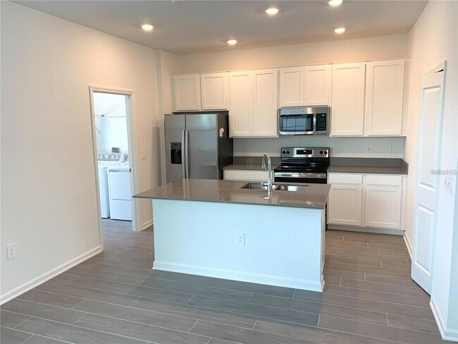 Building Photo - 15609 Water Spring Blvd