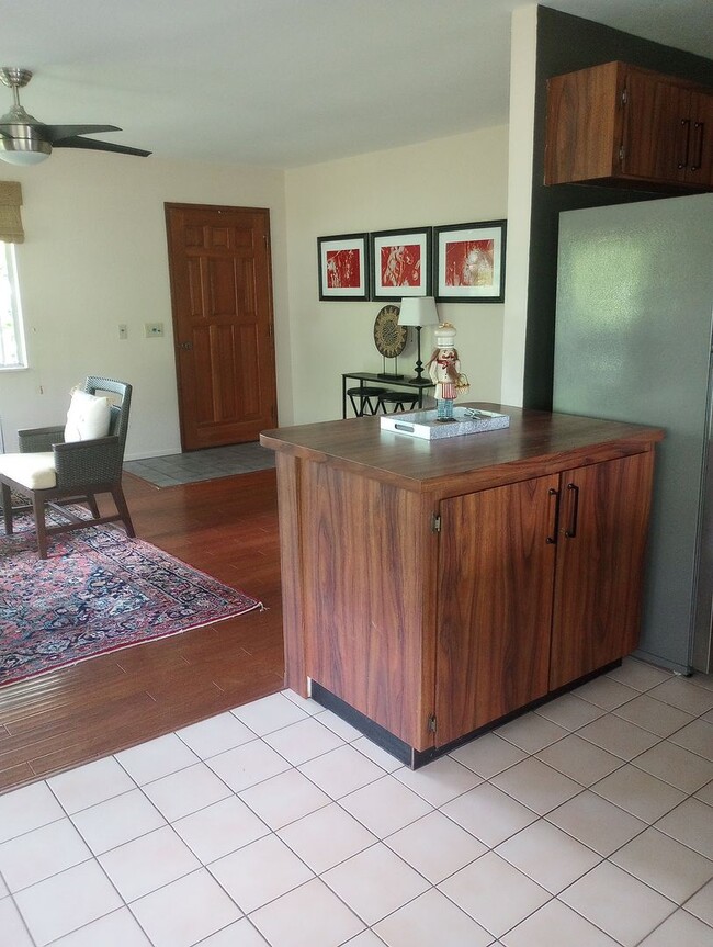 Building Photo - 1bd & 1 1/2 ba Fully Furnished & Move in R...