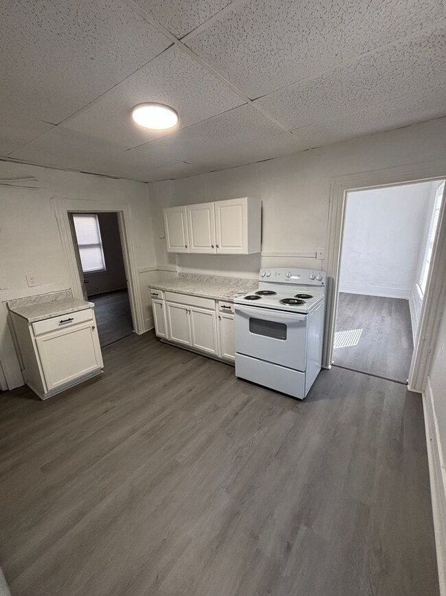 Building Photo - 2 bedroom 1 bathroom House