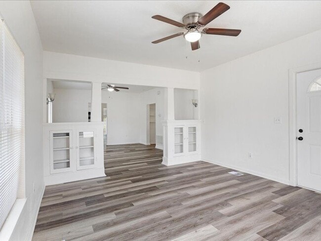 Building Photo - 533 E Woodard St