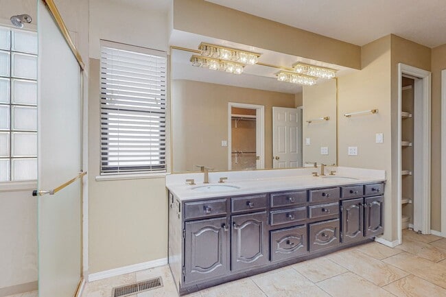 Building Photo - ACADEMY RIDGE 2 Bedroom Plus Office   2 Ba...