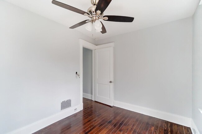 Building Photo - Three Bedroom Home in Covington!